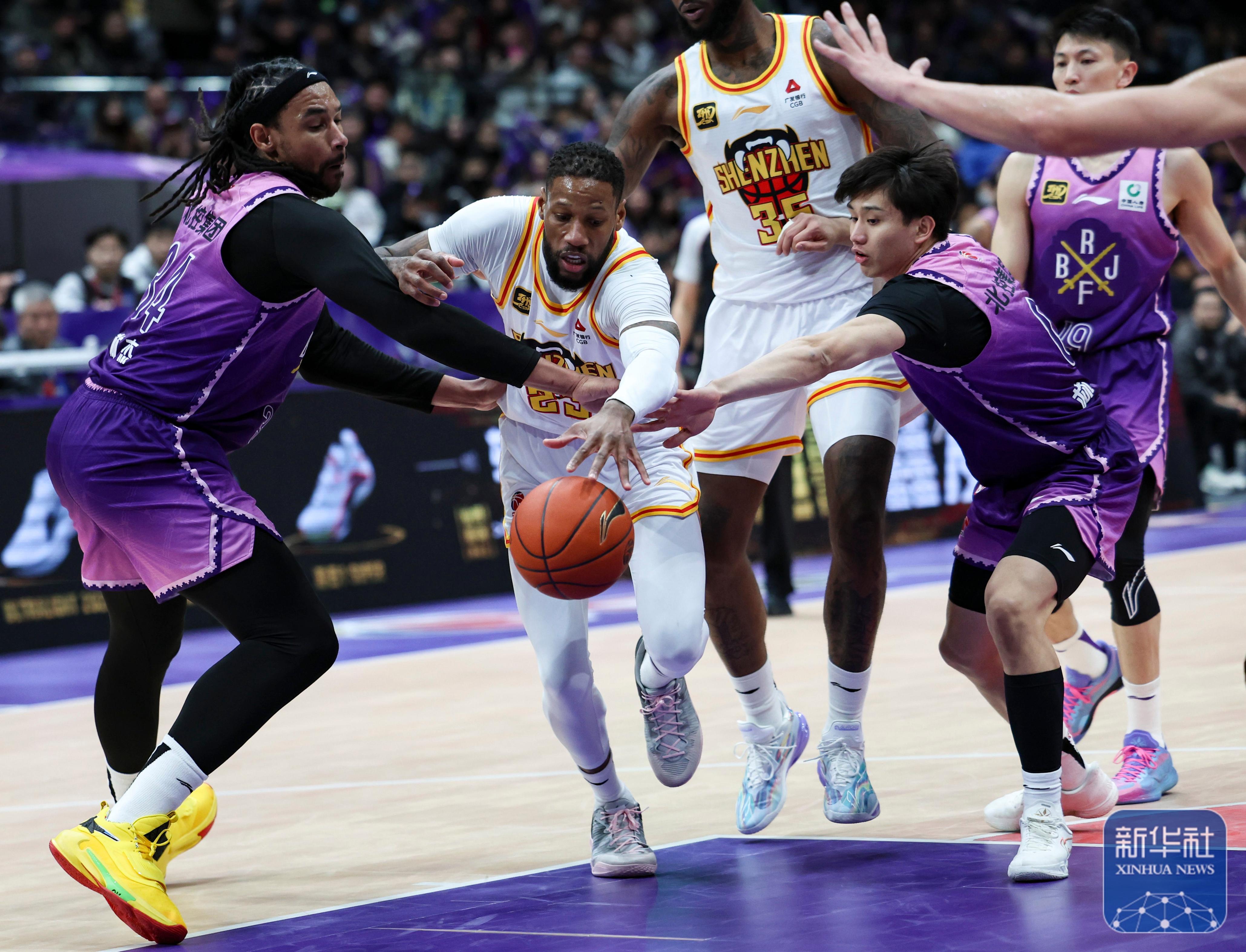 关键时刻突围战来临，深圳男篮围绕国王杯临场应变，压力陡增，控场能力受关注的简单介绍