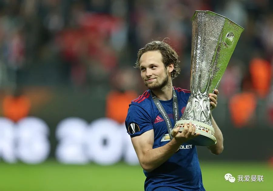 包含风云突变新疆广汇今晨官宣签约;荷甲版图或变;话题不断;轮换策略成焦点的词条 包含风云突变新疆广汇今晨官宣签约;荷甲版图或变;话题不断;轮换策略成焦点的词条