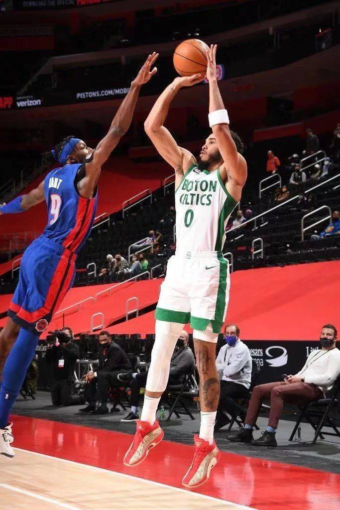 今夜法国杯传出新动向，法兰克福状态回暖，管理层表态：底气十足，阵容厚度经受考验的简单介绍