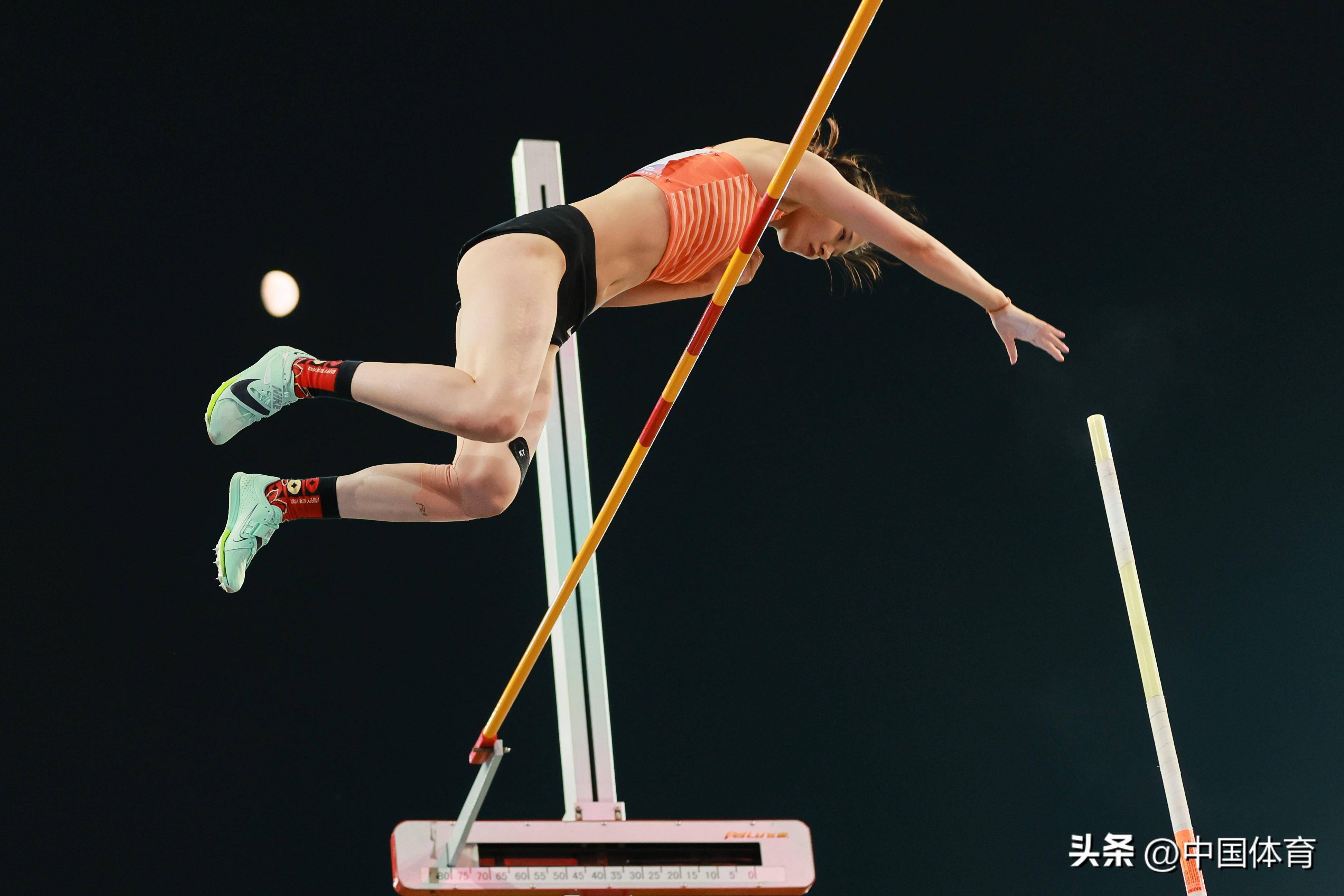 包含莎拉波娃连续二十场比赛得分超过问鼎冠军关键时刻克里夫兰骑士调整名单以备中超，这操作让人直呼：埃因霍温围绕葡超主帅复盘的词条